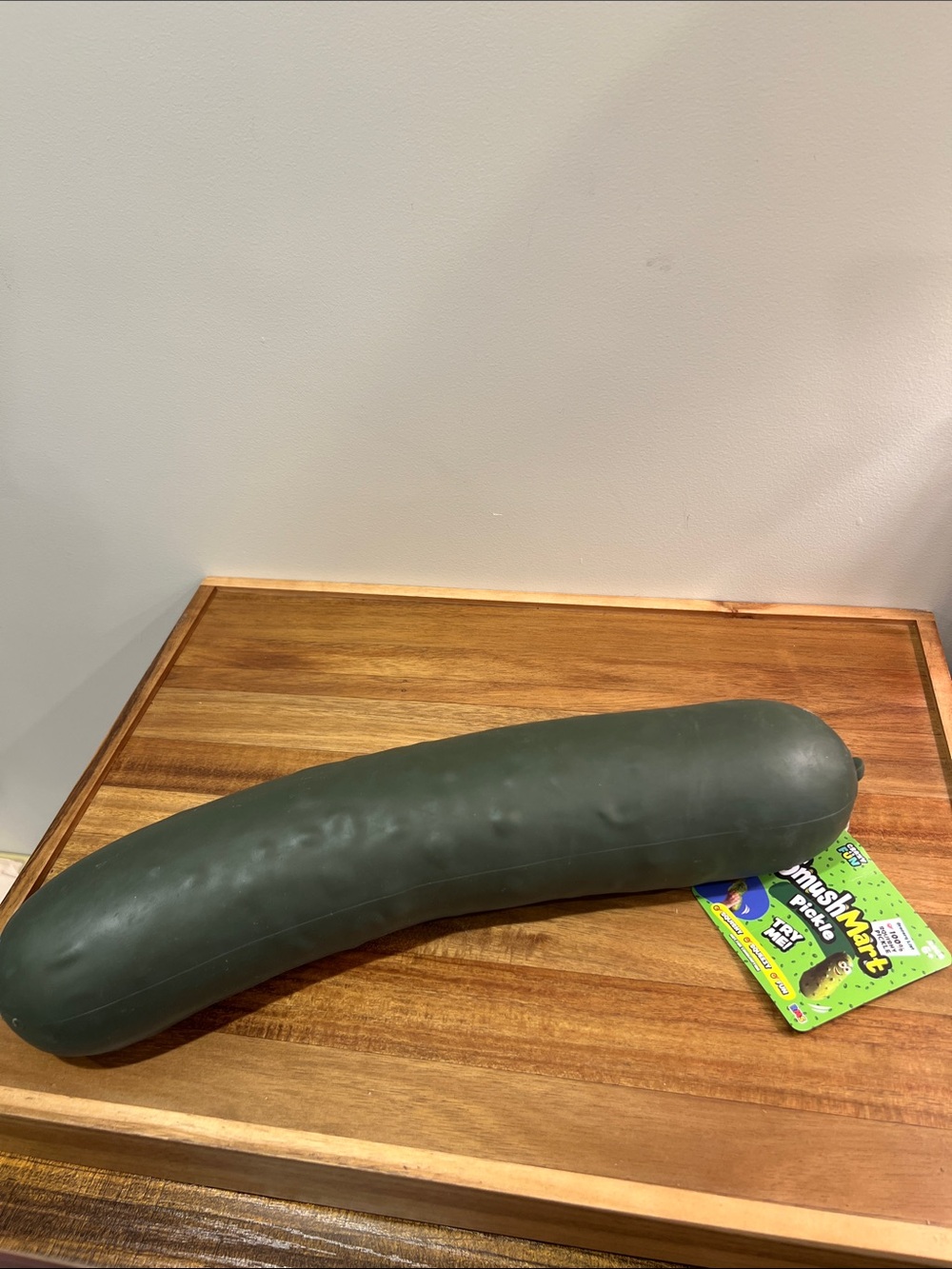 The Viral SmushMart Squishy Pickle 🔥 NEW 💚